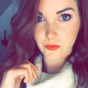 Meet your Posher, Alicia